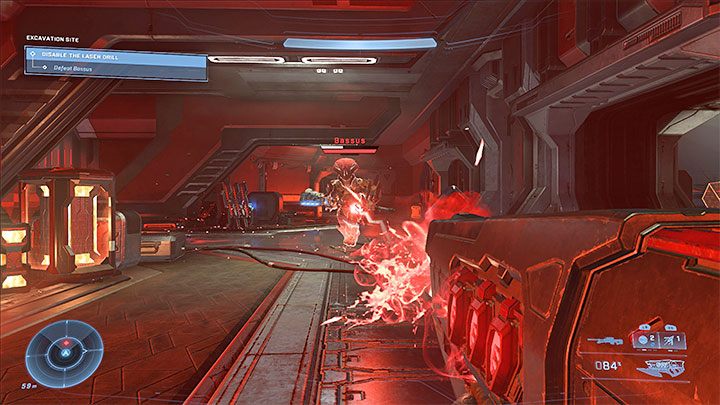 Do atakowania Bassusa możecie używać dowolnych broni, przy czym oczywiście dobrym pomysłem jest skorzystanie z takich o dużej sile rażenia - Halo Infinite: Bassus - boss, jak pokonać? - Halo Infinite - poradnik do gry