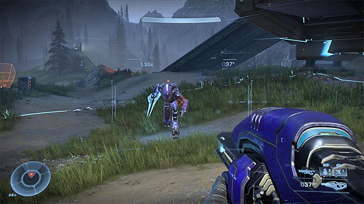 Po tym jak rozstawicie czujnik wystarczy zaczekać aż do niebieskiej sfery wkroczy niewidzialny przeciwnik, dzięki czemu tymczasowo straci kamuflaż - Halo Infinite: Niewidzialni przeciwnicy - jak eliminować? - Halo Infinite - poradnik do gry