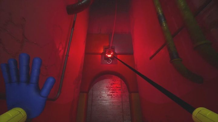 Po uruchomieniu zasilania udajcie się do świecącego na czerwono korytarza - Poppy Playtime: Droga na stację - solucja, opis przejścia - Poppy Playtime - poradnik do gry