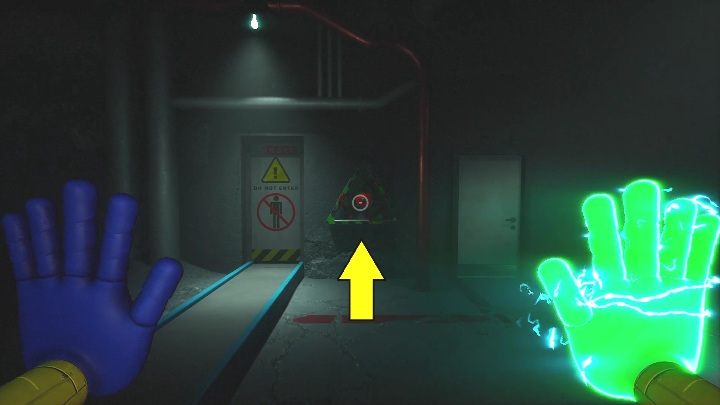 Po zdobyciu obu dłoni uruchomcie przejście (łącząc dwa obiekty wiązką prądu) i wejdźcie do niewielkiego korytarza - Poppy Playtime: Zielona dłoń - solucja, opis przejścia - Poppy Playtime - poradnik do gry