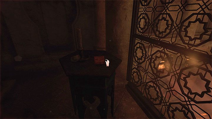 Jeden z ciemnych obszarów na piętrze skrywa pokazane na obrazku zapałki - to miejsce, z którego widać za kratami radio - Amnesia Rebirth: The Fortress - solucja, sekrety - Amnesia Rebirth - poradnik do gry