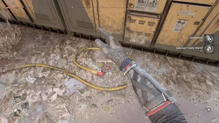 Pierwszy generator znajduje się na placu tuż obok windy - podejdźcie do niego i wejdźcie w interakcję z kablem leżącym na ziemi - Dying Light 2: W mrok - pomóc Anderson czy nie? - Dying Light 2 - poradnik do gry