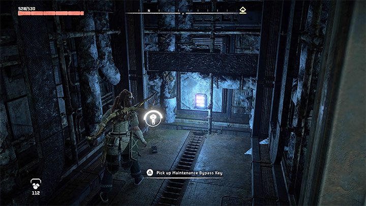 Poszukiwany klucz dostępu (Maintenance Bypass Key) znajdziecie za jednym z wysuniętych stojaków - Horizon Forbidden West: Nasiona przeszłości (Seeds of the Past) - solucja, opis przejścia - Horizon Forbidden West - poradnik do gry