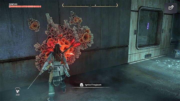 W nowym pomieszczeniu użyjcie zapalnika na pokazanych na obrazku czerwonych kwiatach - Horizon Forbidden West: Nasiona przeszłości (Seeds of the Past) - solucja, opis przejścia - Horizon Forbidden West - poradnik do gry
