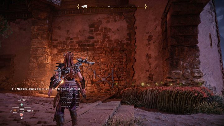 Wyciągnijcie niebieski element w ścianie na tyłach budynku, aby dostać się do środka fortu - Horizon Forbidden West: Plemię z daleka (A Tribe Apart) - solucja, opis przejścia - Horizon Forbidden West - poradnik do gry