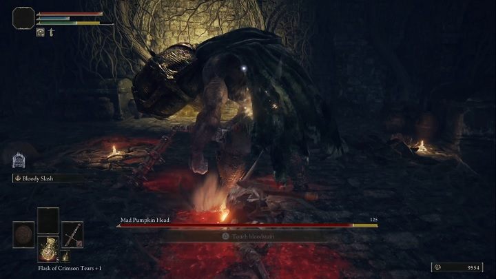 Przez całą walkę starajcie się znajdować przy lewej ręce przeciwnika, albo za jego plecami - Elden Ring: Szalony Dyniogłowy (Mad Pumpkin Head) - boss, jak pokonać? - Elden Ring - poradnik do gry