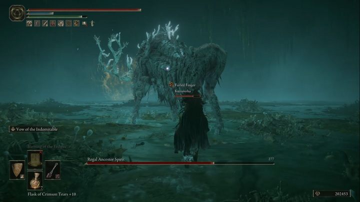 W walce najlepiej jak najczęściej znajdować się za jego plecami, co ułatwi uniknięcie ataków rogami - Elden Ring: Duch królewskiego przodka (Regal Ancestor Spirit) - boss, jak pokonać? - Elden Ring - poradnik do gry