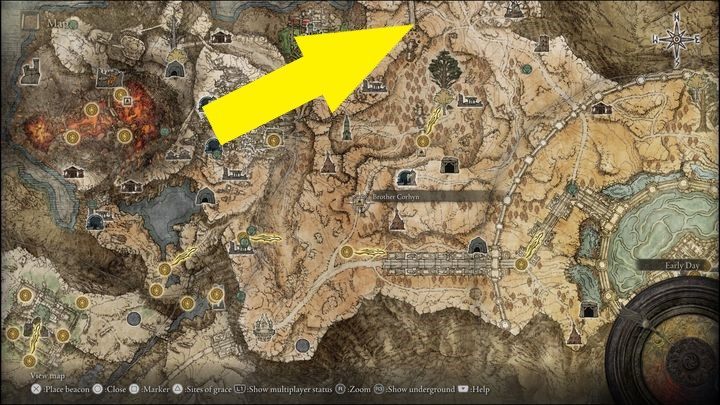 Złota Maska (Goldmask) znajduje się w północnej części Płaskowyżu Altus (Altus Plateau), na zniszczonym moście wskazanym żółtą strzałką - Elden Ring: Brat Corhyn (Brother Corhyn) / Złota Maska (Goldmask) - solucja, opis przejścia - Elden Ring - poradnik do gry