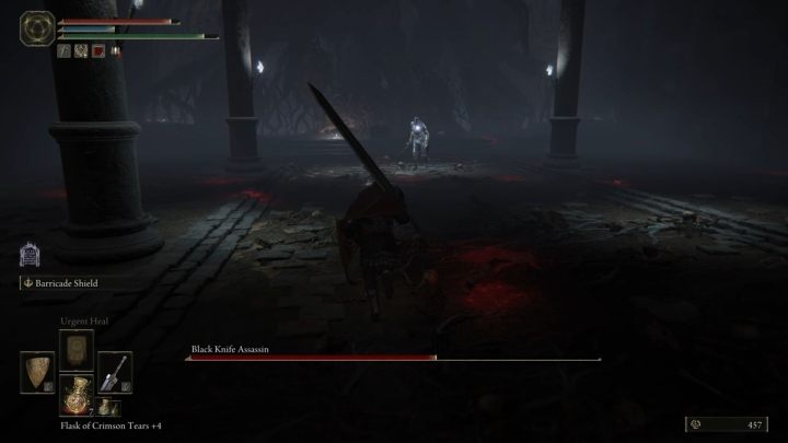 Zabójca czarnego noża atakuje sztyletem - Elden Ring: Zabójca czarnego noża (Black knife assassin) - boss, jak pokonać? - Elden Ring - poradnik do gry