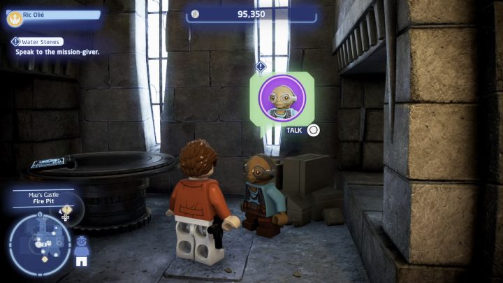 Przyjmijcie zadanie od zleceniodawcy w Zamku Maz, a następnie zapoznajcie się z treścią zagadki, która leży na stoliku obok - LEGO Skywalker Saga: Jak kamień w wodę (Water Stones) - solucja, opis przejścia - LEGO Skywalker Saga - poradnik do gry