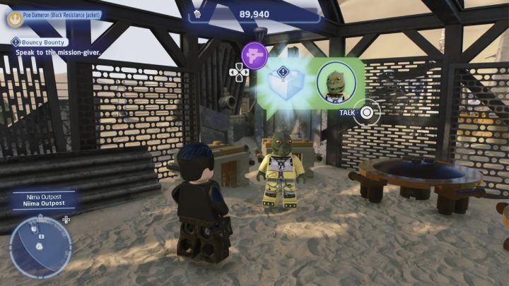 Sterując postacią Łotra, porozmawiajcie ze zleceniodawcą w osadzie Niima i przyjmijcie zadanie - LEGO Skywalker Saga: Skoczna szmuglerka (Bouncy Bounty) - solucja, opis przejścia - LEGO Skywalker Saga - poradnik do gry