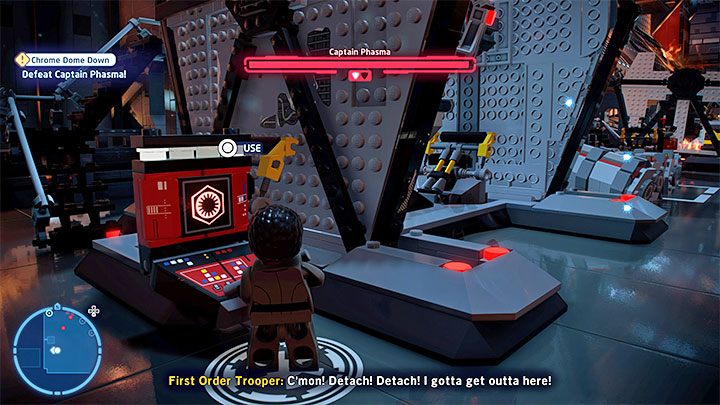 Pobiegnijcie na początek w lewo i grając Finnem wejdźcie w interakcję z pokazanym na obrazku czerwonym terminalem - LEGO Skywalker Saga: Kapitan Phasma (Captain Phasma), epizod 8 - boss, jak pokonać? - LEGO Skywalker Saga - poradnik do gry