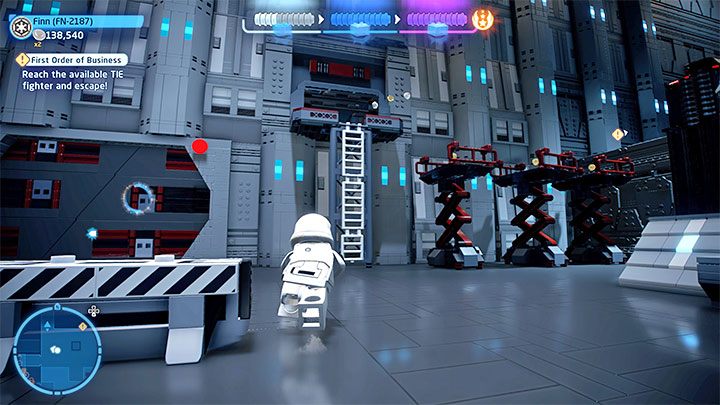 Dodatkowa informacja - W hangarze jest też alternatywna ścieżka, która rozpoczyna się w miejscu z powyższego obrazka - LEGO Skywalker Saga: Najwyższy początek (First Order of Business) - solucja, opis przejścia - LEGO Skywalker Saga - poradnik do gry