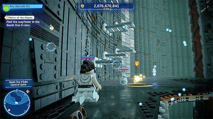 Docelowo musicie doprowadzić do sytuacji, w której BB-8 będzie w stanie skorzystać z pokazanego na obrazku 1 niebieskiego terminalu - LEGO Skywalker Saga: Być na tyle silnym (The Strength To Do It) - solucja, opis przejścia - LEGO Skywalker Saga - poradnik do gry