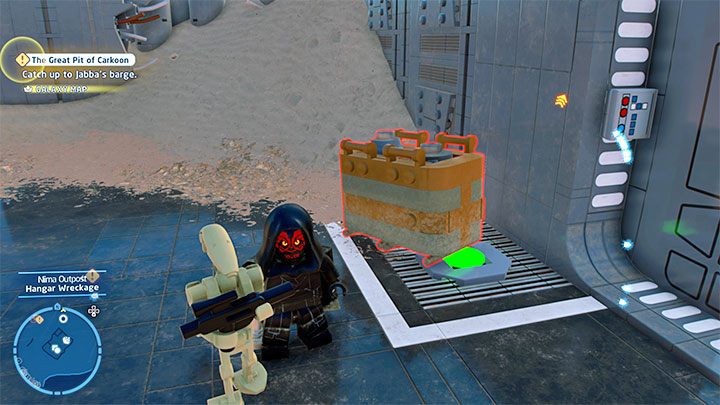Jako że macie dostępnych tylko dwóch bohaterów na 2 płytach naciskowych musicie umieścić ciężkie przedmioty (przykład na obrazku) - LEGO Skywalker Saga: Osada Niima (Niima Outpost) - lista wszystkich łamigłówek - LEGO Skywalker Saga - poradnik do gry