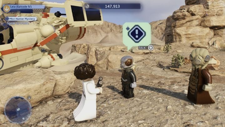 Gdy Zuckuss dotrze do celu, porozmawiajcie z jego byłym współpracownikiem i zapłaćcie mu 35,000 monet, aby odzyskać statek - LEGO Skywalker Saga: Mglista przeszłość Łowcy z Mgieł (Mist Hunter Mystery) - solucja, opis przejścia - LEGO Skywalker Saga - poradnik do gry