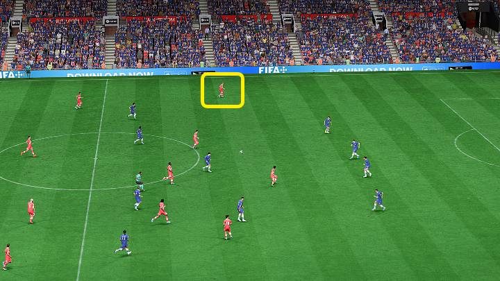 Długie podania w grze FIFA 23 wykorzystuje się przede wszystkim do przeniesienia ciężaru gry na drugą stronę murawy lub w momencie, gdy istnieje szansa na uruchomienie szybkiego zawodnika grającego na skrzydle lub napastnika - FIFA 23: Podania - rodzaje, jak wykonywać - FIFA 23 - poradnik do gry