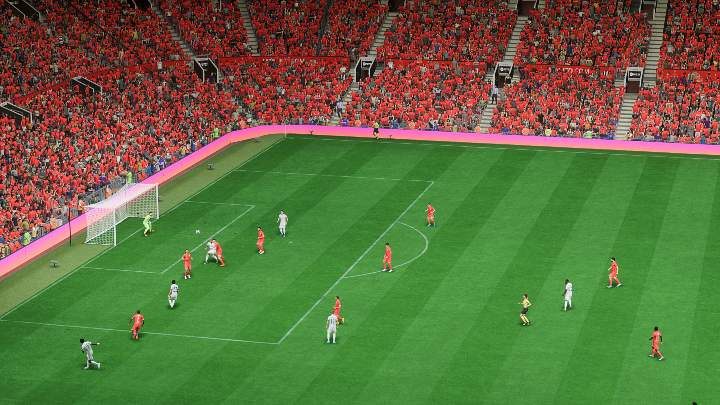 Dośrodkowanie piłki w pole karne górą (kwadrat/X) to w większości przypadków najlepszy sposób na dogranie piłki do wbiegających napastników - FIFA 23: Dośrodkowania - rodzaje, jak wykonywać - FIFA 23 - poradnik do gry