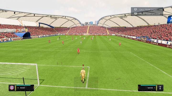 Wykopnięcie piłki to najmniej precyzyjna technika wznowienia gry od własnego pola bramkowego - FIFA 23: Gra bramkarzem - wznawianie gry, ruszanie bramkarzem - FIFA 23 - poradnik do gry