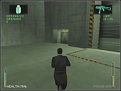 Ruszaj na przeciwległą stronę parkingu, w kierunku biegających po czymś w rodzaju tarasu przed budynkiem ludzi - [Ghost] The Power Plant - Nuclear Shipping | Enter The Matrix - Enter The Matrix - poradnik do gry