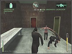 Otwórz drzwi i wejdź do pomieszczenia ze zwisającym z góry mięsem - [Ghost] Chinatown - The Virus Spreads | Enter The Matrix - Enter The Matrix - poradnik do gry