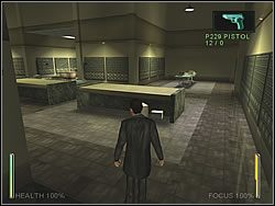 Jesteś przy wejściu do budynku poczty, w którym należy znaleźć odpowiednią przesyłkę - [Ghost] The Post Office - Closing Time | Enter The Matrix - Enter The Matrix - poradnik do gry