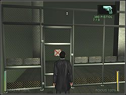 Biegnij do końca wielka salą, w stronę widocznej w oddali siatki - [Ghost] The Post Office - Epicenter | Enter The Matrix - Enter The Matrix - poradnik do gry