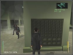 Zobaczysz krótki przerywnik, w którym zostajesz zaatakowany przez wrogie oddziały specjalne - [Ghost] The Post Office - Got it! | Enter The Matrix - Enter The Matrix - poradnik do gry