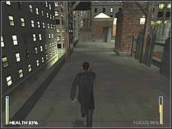 Teraz musisz obiec umieszczoną po Twojej prawej stronie siatkę i płot - za nim będzie czekał Agent, strzelając raz po raz w Twoją stronę - [Ghost] City Rooftops - Answer the Phone | Enter The Matrix - Enter The Matrix - poradnik do gry