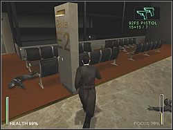 Za nim wpadną kolejne oddziały, więc jeśli zbytnio Cię nadwerężą, wróć w okolice pierwsze toalety, by zwiększyć siły - [Ghost] The Airport - Concourse | Enter The Matrix - Enter The Matrix - poradnik do gry