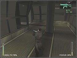 Po załatwieniu dwóch takich grupek zabierz ich broń i zejdź po schodkach niżej - [Ghost] The Airport - Monorail | Enter The Matrix - Enter The Matrix - poradnik do gry