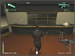 Najpierw natkniesz się na zwykłych policjantów z karabinami - [Ghost] The Airport - Revolving Restaurant | Enter The Matrix - Enter The Matrix - poradnik do gry