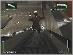 Musisz się zająć teraz tymi na dole (ale nie drugim za filarem - [Ghost] The Airport - Terminal | Enter The Matrix - Enter The Matrix - poradnik do gry