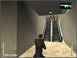 Gdy już ich wszystkich pokonasz, a z naprzeciwległej strony też nikt nie będzie do Ciebie biegł, odbuduj zdrowie i wejdź w przejście pomiędzy korytarzami - ostatnie po tej stronie - [Ghost] The Airport - Terminal | Enter The Matrix - Enter The Matrix - poradnik do gry