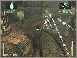 Jak tylko do niej wejdziesz, trójka wojaków pojawi się na kładce z prawej - [Ghost] The Sewers - Breathing Room | Enter The Matrix - Enter The Matrix - poradnik do gry