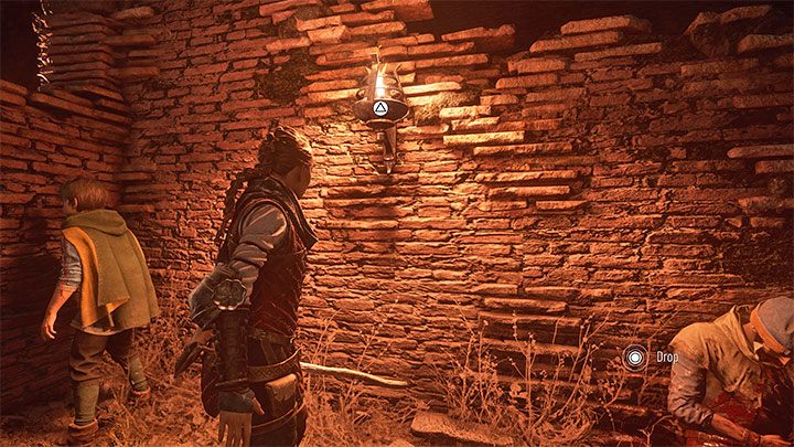 W nowym obszarze znajdziecie kijki (Sticks) - palą się one jedynie przez określony czas i zawsze musicie śpieszyć się podczas podążania z nimi - Plague Tale Requiem: Wydostanie się z podziemi areny (Exit the arenas underground) - solucja, opis przejścia - A Plague Tale Requiem - poradnik do gry