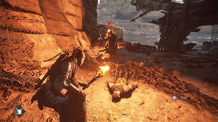 W pobliżu wraku kręcą się też nowi żołnierze - Plague Tale Requiem: Przeprawa przez plażę (Cross the beach) - solucja, opis przejścia - A Plague Tale Requiem - poradnik do gry