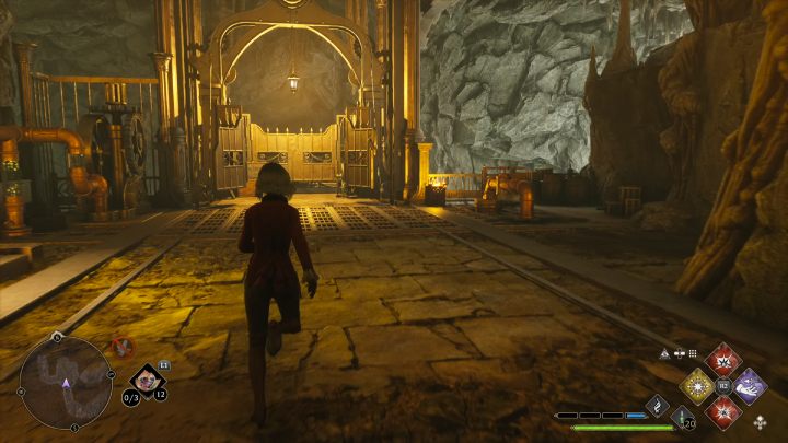 Wejdźcie do środka i idźcie wzdłuż korytarza - Hogwarts Legacy: Skrzynie skarbów Dolina Hogwartu (Hogwarts Valley) - Hogwarts Legacy - poradnik do gry
