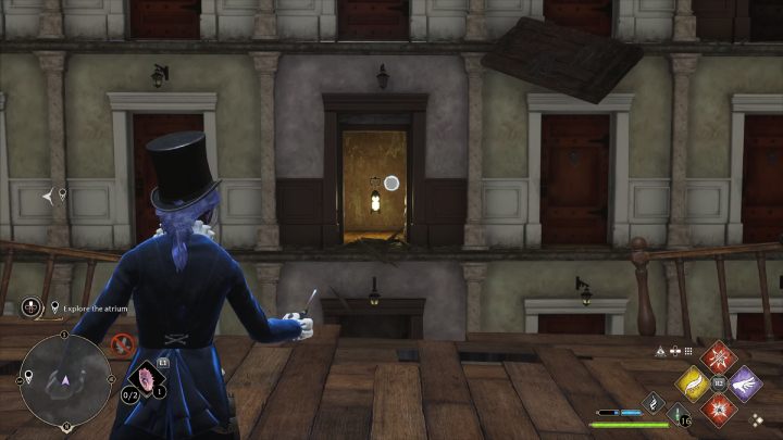 W oddali zobaczycie kolejne drzwi zasłonięte deskami - Hogwarts Legacy: Jak zbadać Atrium w queście Pilnowanie swojego nosa (Minding Your Own Business)? - Hogwarts Legacy - poradnik do gry