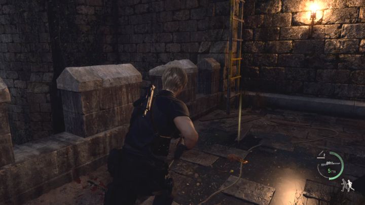 Przebiegnijcie obok armaty i dotrzyjcie do drabiny - Resident Evil 4 Remake: Jak zniszczyć katapulty w Castle Gate? - Resident Evil 4 Remake - poradnik do gry