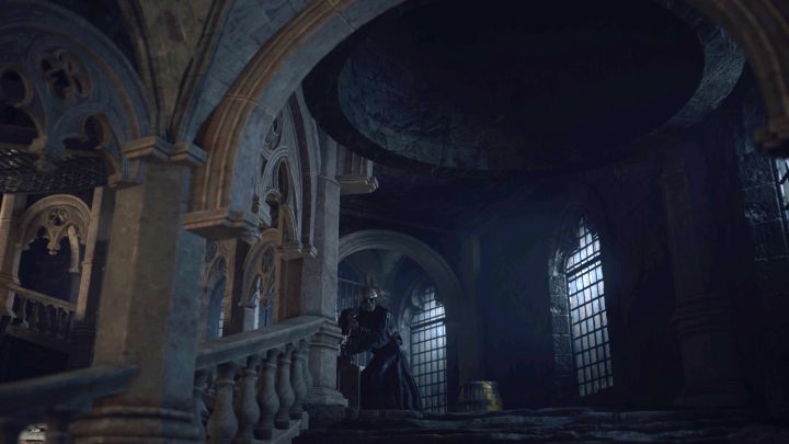 Drugi rodzaj pułapek to wielkie żelazne kule toczące się po zakręcanych schodach - Resident Evil 4 Remake: Jak unikać pułapek w wieży zegarowej (Clock Tower)? - Resident Evil 4 Remake - poradnik do gry