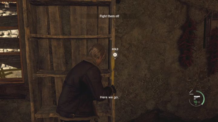 Po obejrzeniu scenki przerywnikowej przesuńcie szafę na parterze żeby zabarykadować jedną z okiennic - Resident Evil 4 Remake: Jak przetrwać bitwę w wiosce (Village Square)? - Resident Evil 4 Remake - poradnik do gry
