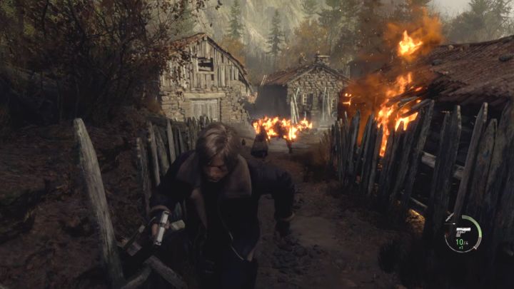 Innym ciekawym miejscem w wiosce jest szopa z krową - możecie strącić wiszącą lampę naftową doprowadzając do pożaru - Resident Evil 4 Remake: Jak przetrwać bitwę w wiosce (Village Square)? - Resident Evil 4 Remake - poradnik do gry