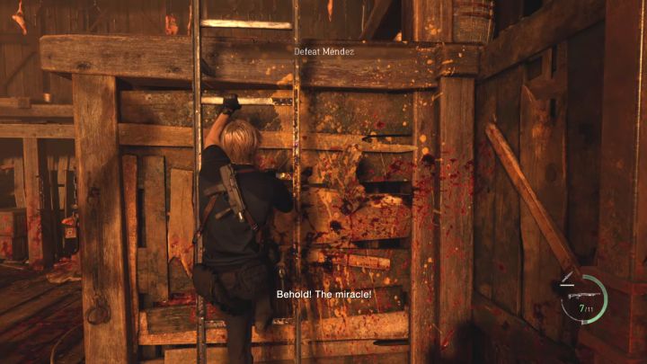 Najlepiej od razu po rozpoczęciu bitwy użyć jednej z drabin i dotrzeć na górny poziom - Resident Evil 4 Remake: Jak pokonać Bossa Mendez? - Resident Evil 4 Remake - poradnik do gry