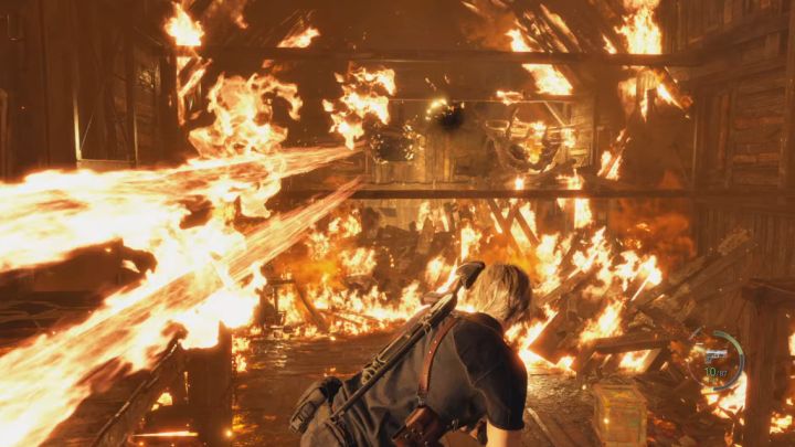 Boss tym razem wyraźnie oddali się od Leona i będzie atakował z drugiego końca rzeźni - Resident Evil 4 Remake: Jak pokonać Bossa Mendez? - Resident Evil 4 Remake - poradnik do gry