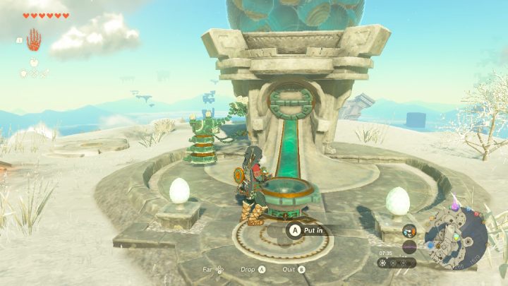 Skorzystajcie z Device Dispenser i wrzućcie do niego kilka Zonai Charges oraz innych przedmiotów, które zdobyliście po pokonaniu robotów - Zelda Tears of the Kingdom: Jak zbudować latającą platformę? - Zelda Tears of the Kingdom - poradnik do gry