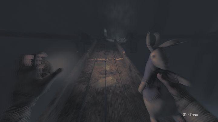 Jeśli wybraliście drugi wariant, to bardzo pomocna okaże się zabawka w kształcie królika - Amnesia The Bunker: Opis przejścia - Amnesia The Bunker - poradnik do gry