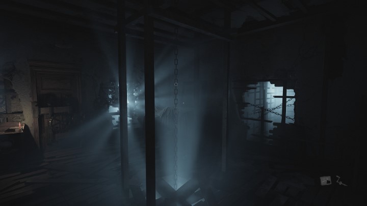 W pomieszczeniu z łańcuchem zacznijcie ciągnąć z łańcuch w dół - Layers of Fear: Historia Malarza - Layers of Fear 3 - poradnik do gry