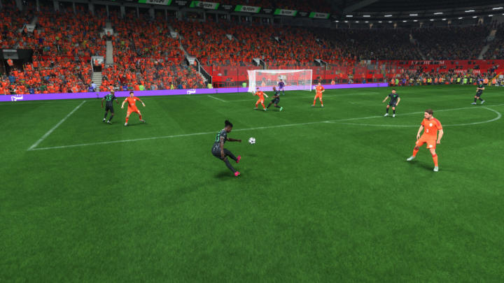 Strzał finezyjny (R1+O/RB+B) to słabszy, ale bardziej precyzyjny strzał, który nadaje piłce dużą rotację - EA Sports FC 24: Strzały na bramkę - EA Sports FC 24 - poradnik do gry