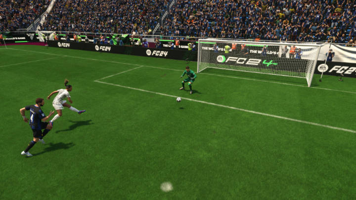 W grze EA FC 24 zawodnicy i zawodniczki automatycznie wykonają niski strzał (Low Driven Shot), gdy użyjecie małej siły (do 40%) - EA Sports FC 24: Strzały na bramkę - EA Sports FC 24 - poradnik do gry